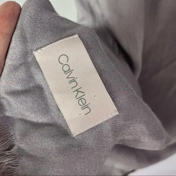 Calvin Klein Gray Fringe Trim Rectangle Scarf - Picture 2 of 3